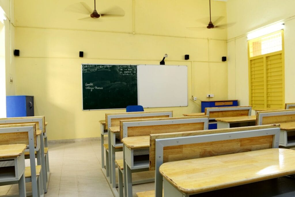 Smart classroom with students - digital marketing for coaching classes in Vasai