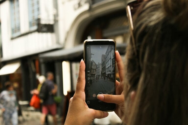 Customer using a phone to find nearby businesses - how to rank on Google Maps in Vasai Virar